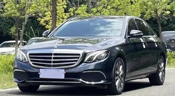 做生意的人一般都买什么车,黑色立标奔驰E级或S级彰显商务气息